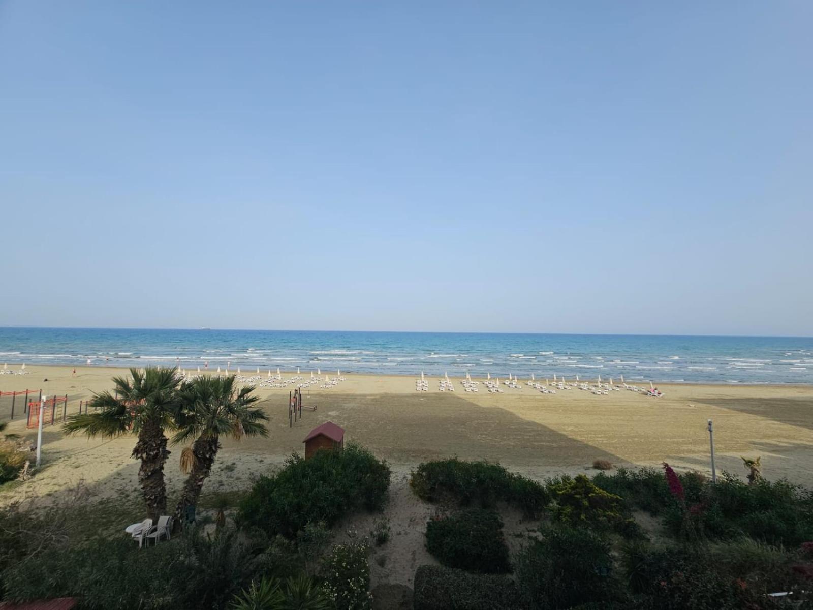Makenzy Sandy Beachfront Paradise Lárnaka Kültér fotó
